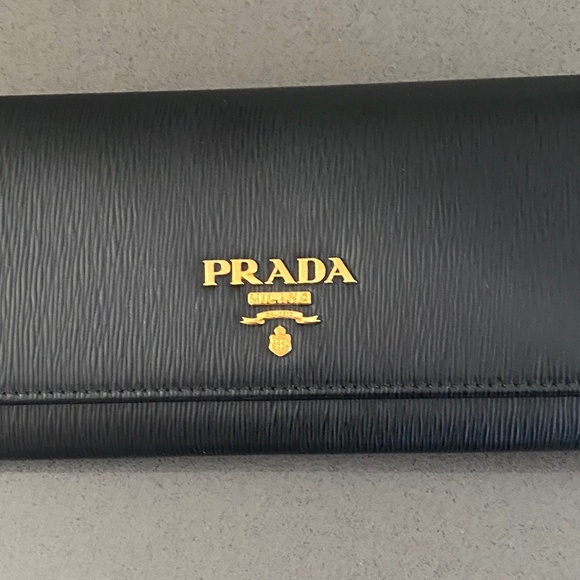 Prada Large    Black Wallet with Red Interior Large. - Picture 1 of 6
